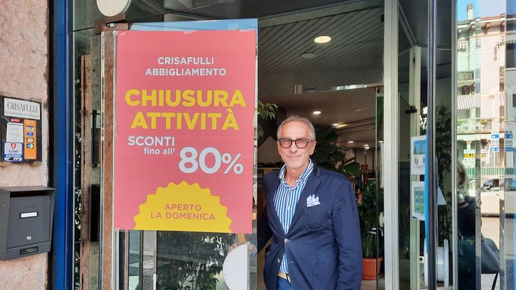 Stefano Crisafulli chiude lo storico negozio di via Bassini a Borgo Trento (foto Vaccari)