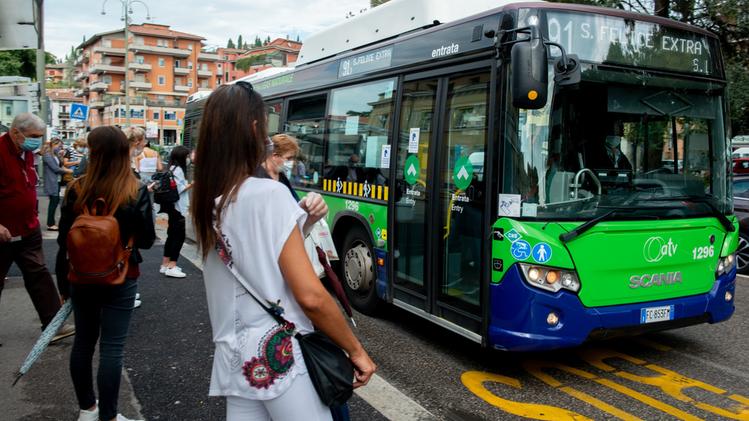 Sugli autobus dell'Atv stanno entrando in servizio 16 nuovi autisti, molti i pensionamenti