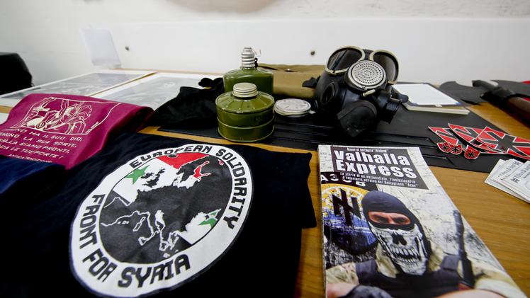 Il materiale sequestrato nell'ambito dell'operazione di polizia contro l'associazione di stampo neonazista, denominata «Ordine di Hagal», con sede a Marigliano, in provincia di Napoli