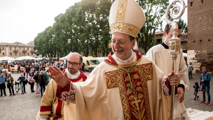 Monsignor Claudio Gugerotti celebra la festa del Patrono nella basilica chiesa di San Zeno nel 2019