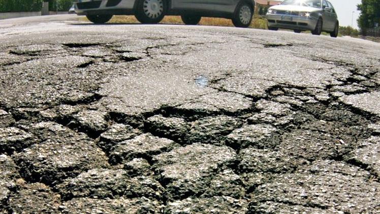 Una strada degradata. La Regione contribuisce alla sistemazioneGiovanni Ruta, sindaco di Albaredo