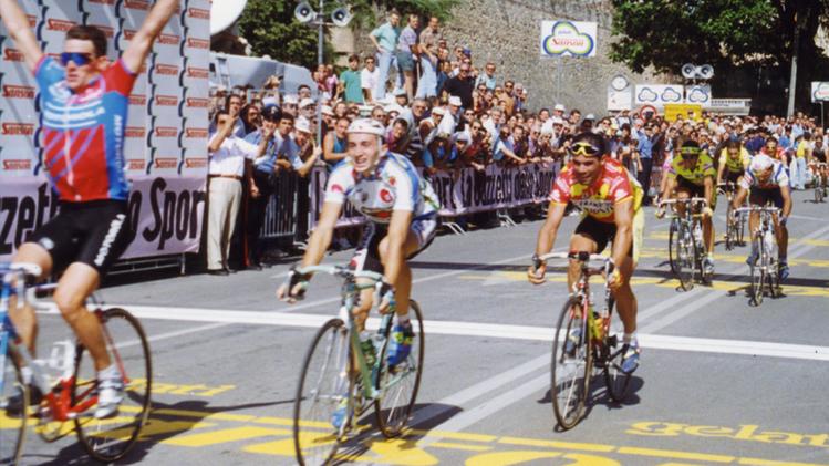 Rebellin e Cassani nel 1992 a Marostica: a braccia alzate c'è Lance Armstrong