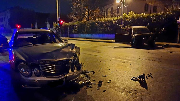 La scena dell’incidente Due auto si sono scontrate in via Villafontana