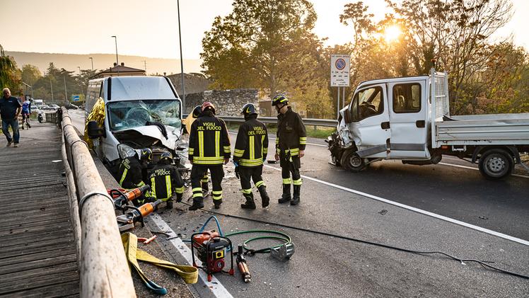Via Da Legnago a Montorio, scontro frontale tra due furgoni a causa di un autista ubriaco