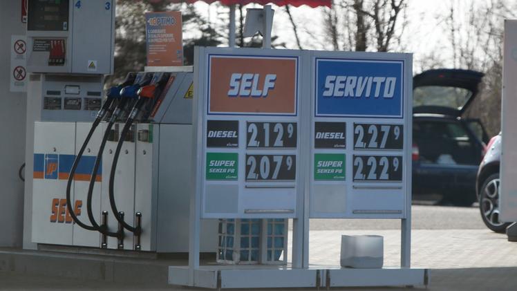 Stop allo sconto sulle accise: da Capodanno impennata del prezzo dei carburanti