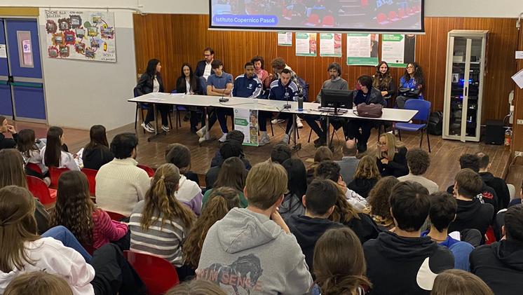 L'incontro sull'etica dello sport al Liceo Copernico Pasoli (Perlini)