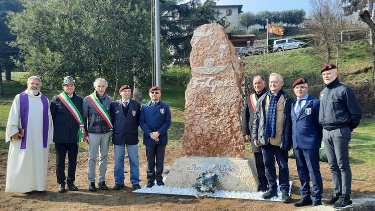 Il monumento ai paracadutisti d’Italia, inaugurato a Cattignano (Dalli Cani)