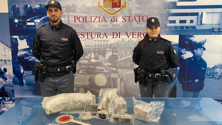 La droga sequestrata dagli agenti della Squadra Mobile di Verona